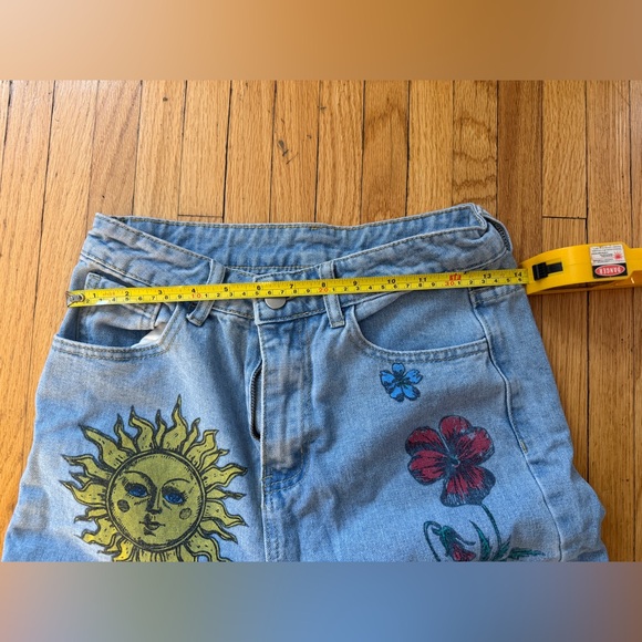 SHEIN Blue Jeans with Floral and Sun Embroidery - Picture 3 of 5